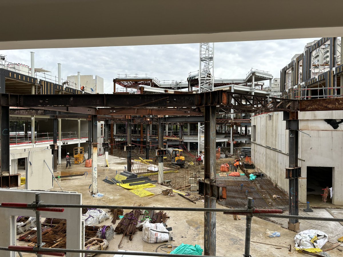 Nicolas Glady (@nicogla) on Twitter photo 🤩 Visite du chantier de notre futur "Campus du Parc" du <a href="/poledevinci/">Pôle Léonard Vinci</a> 🤩
🏫 Ce campus, situé à proximité d’un magnifique espace vert, se situera entre nos sites "de l’Arche" et "des Terrasses", toujours au cœur de La Défense, le premier quartier d’affaires européen. Dès 2026, il 🤩 Visite du chantier de notre futur "Campus du Parc" du <a href="/poledevinci/">Pôle Léonard Vinci</a> 🤩
🏫 Ce campus, situé à proximité d’un magnifique espace vert, se situera entre nos sites "de l’Arche" et "des Terrasses", toujours au cœur de La Défense, le premier quartier d’affaires européen. Dès 2026, il