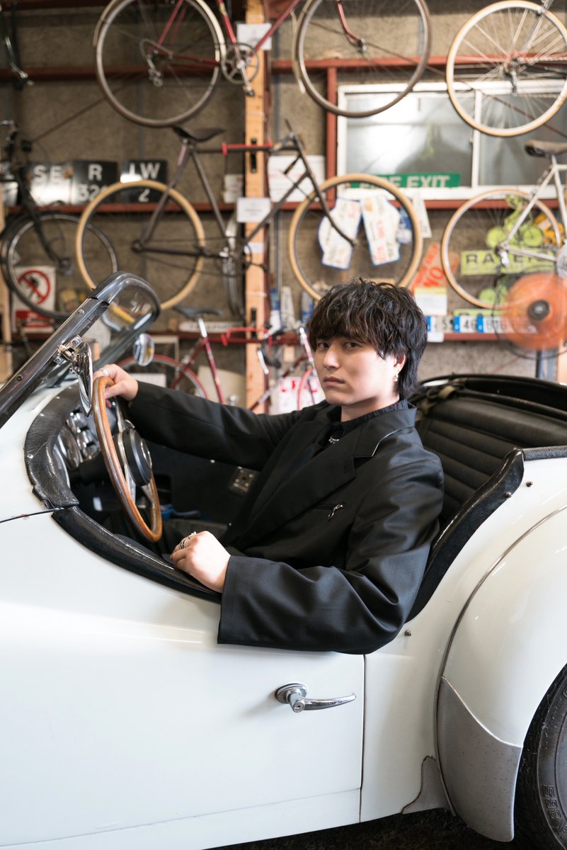 yudai_vo's tweet photo. 聡ちゃんが取材の時に撮ってくれた✌️
かっこつけてるけど車の運転苦手🙅‍♂️ https://t.co/TF0tWT9zio