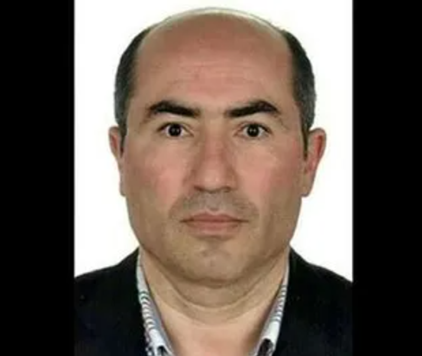 Suna Varol

· Hesap adı: Suna Varol
· Yöneticisi: Mehmet Hanefi Sözen

Kadın gibi davranan bu hesabın yöneticisi erkek. CHP'li muhalif bir troll gibi davranıyor.

o FETÖ/PDY üyesi
o KPSS soruşturmasının 1. ismi
o Turuncu kategoride aranıyor