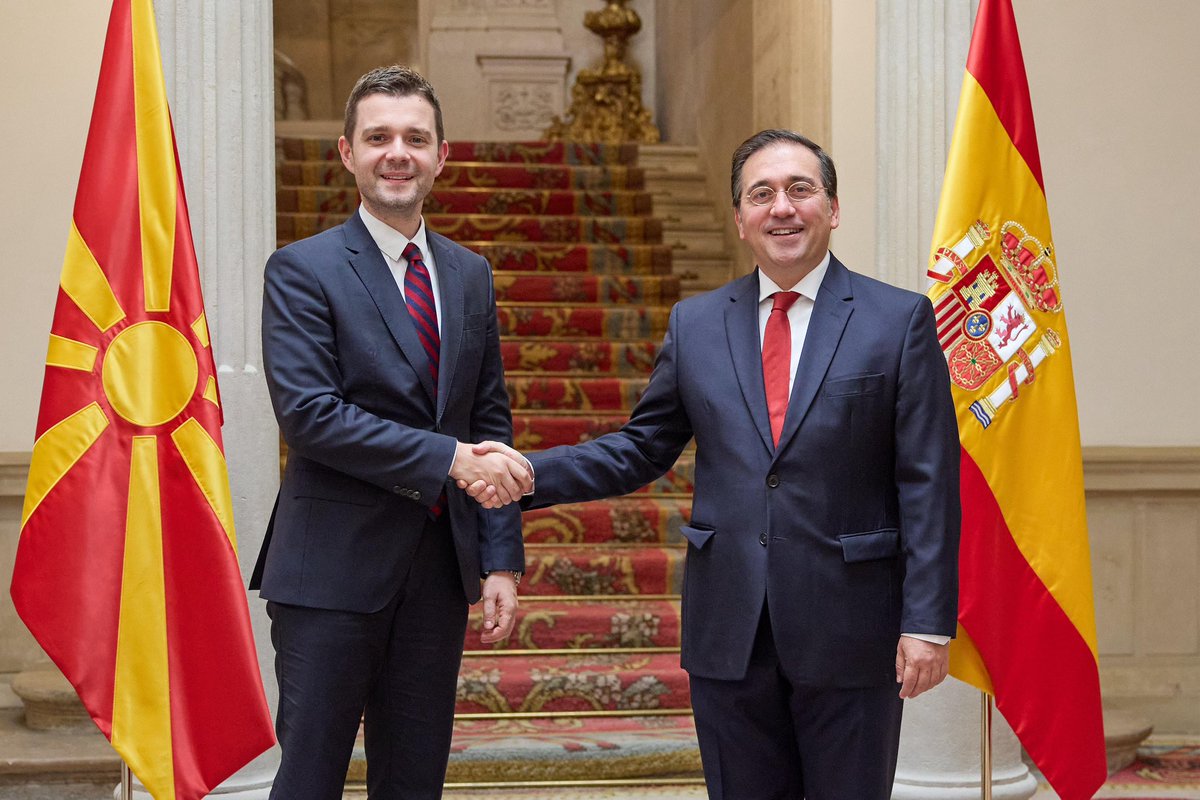 jmalbares's tweet photo. Recibo en Madrid a mi nuevo homólogo de Macedonia del Norte @TimcoMucunski. Hemos abordado nuestras relaciones bilaterales que vamos a continuar profundizando, la cooperación en @OSCE y @NATO, y el camino europeo del país, que España apoya. https://t.co/7nM80OmP5Z