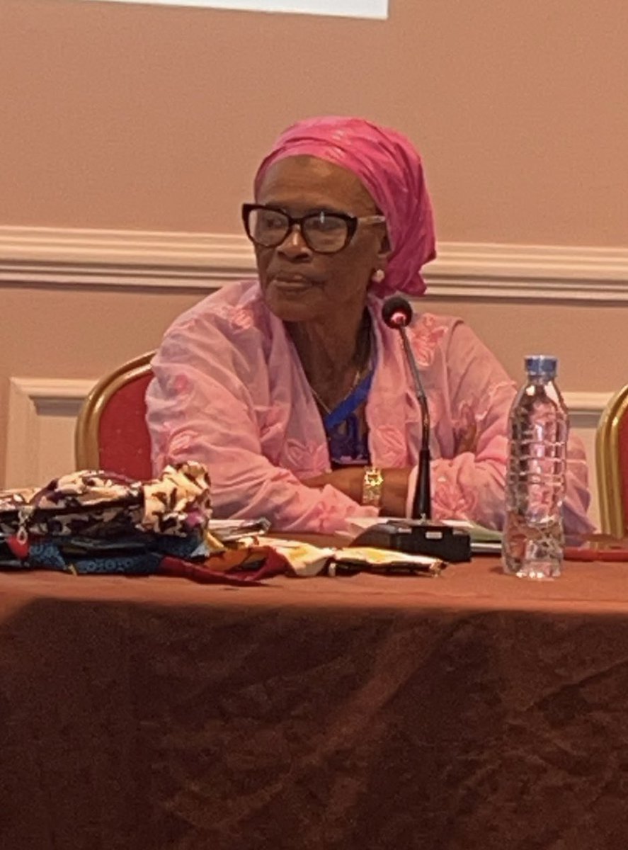 Paneliste:Mme  Cissé Djoussou présidente des femmes pour l’assainissement à Faranah.
Assainir et créer avec les sachets plastiques est une initiative innovante qui facilite l’autonomisation des femmes 
#TerraAfrica #CFIMEDIA