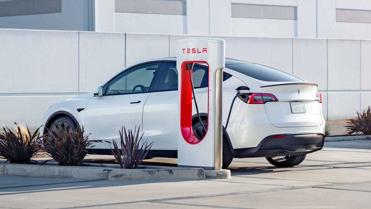 ElectricNews3's tweet photo. Experts: 4 Reasons Tesla Is a Good Bet for First-Time Investors https://t.co/J9inTl7G6d @elonmusk @Tesla #Trsla $TSLA https://t.co/NJptp8dbOq