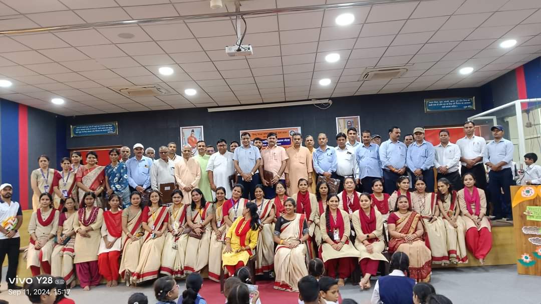 rajeev0171981's tweet photo. संघ की पाठशाला में, 
विद्या भारती द्वारा संचालित सरस्वती शिशु मंदिर राजेन्द्र नगर, साहिबाबाद जनपद गाजियाबाद में आयोजित गणित एवं विज्ञान विष्य की प्रतियोगिता में प्रथम द्वितीय एवं तृतीय स्थान प्राप्त करने वाले छात्र छात्राओं को  सम्मानित करते हुए । https://t.co/RQO2B1eZq1