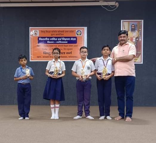 rajeev0171981's tweet photo. संघ की पाठशाला में, 
विद्या भारती द्वारा संचालित सरस्वती शिशु मंदिर राजेन्द्र नगर, साहिबाबाद जनपद गाजियाबाद में आयोजित गणित एवं विज्ञान विष्य की प्रतियोगिता में प्रथम द्वितीय एवं तृतीय स्थान प्राप्त करने वाले छात्र छात्राओं को  सम्मानित करते हुए । https://t.co/RQO2B1eZq1