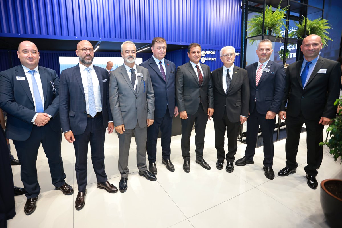 Arkas Holding Liman ve Terminal İşletmeleri Grubu olarak Logistech 2024'te yerimizi aldık.
Açılışa katılan İzmir Büyükşehir Belediye Başkanı Sayın Cemil Tugay, açılış konuşmasının ardından Liman Grup Başkanımız Sayın Özgür Kalelioğlu'nun eşliğinde standımızı ziyaret etti. #Arkas