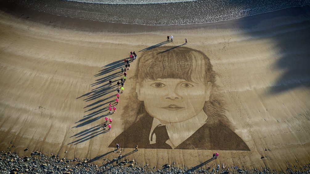 The Art Hand tweet media