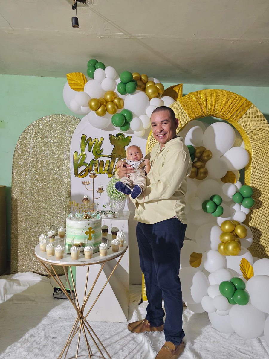 Desde Pedregal, en las vísperas de sus fiestas, en la iglesia San Nicolás de Tolentino, bautizamos a mi ahijado Geomar David. Abundantes bendiciones para él y para mis nuevos compadres. Que la Santísima Trinidad los bendiga.