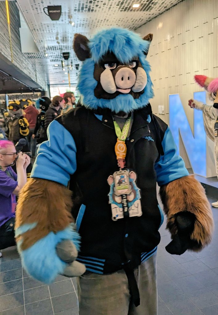 ATuskyBoar's tweet photo. @BarleyTheBurr *blue boar energy* ✨🐗🩵 https://t.co/fnIUiMW9bK