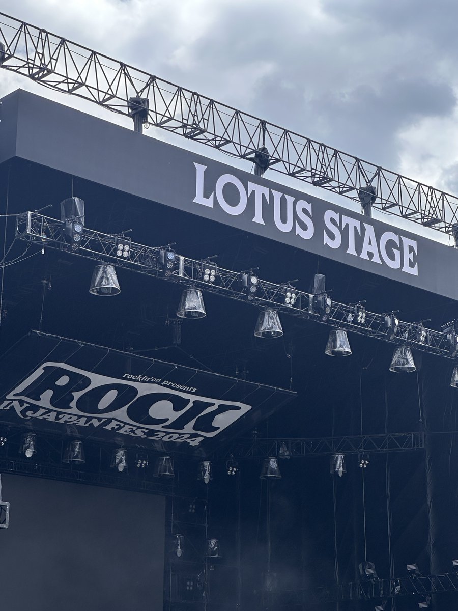 sunghoonpx's tweet image. ── a testament to the fierce spirit of rock ‘n’ roll. 🎸