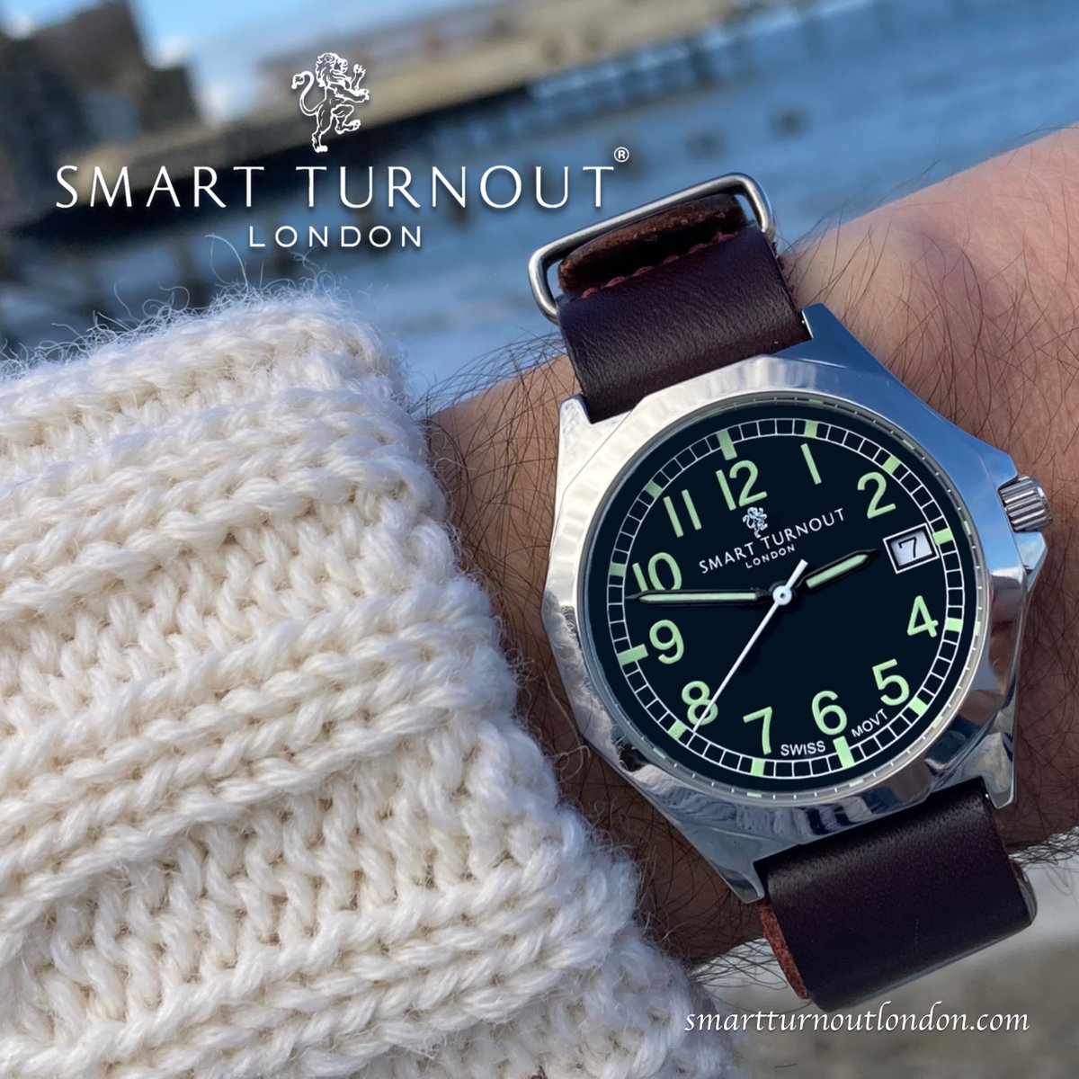 September morning strolls in Wales wearing our Military Watch and Cricket Jumper.
.
smartturnoutlondon.com
.
#smartturnout #smartturnoutwatch #menswatch #menswatches #preppystyle #smartturnoutlondon #militarywatch #militarywatches #militarywatch #leatherwatchstrap