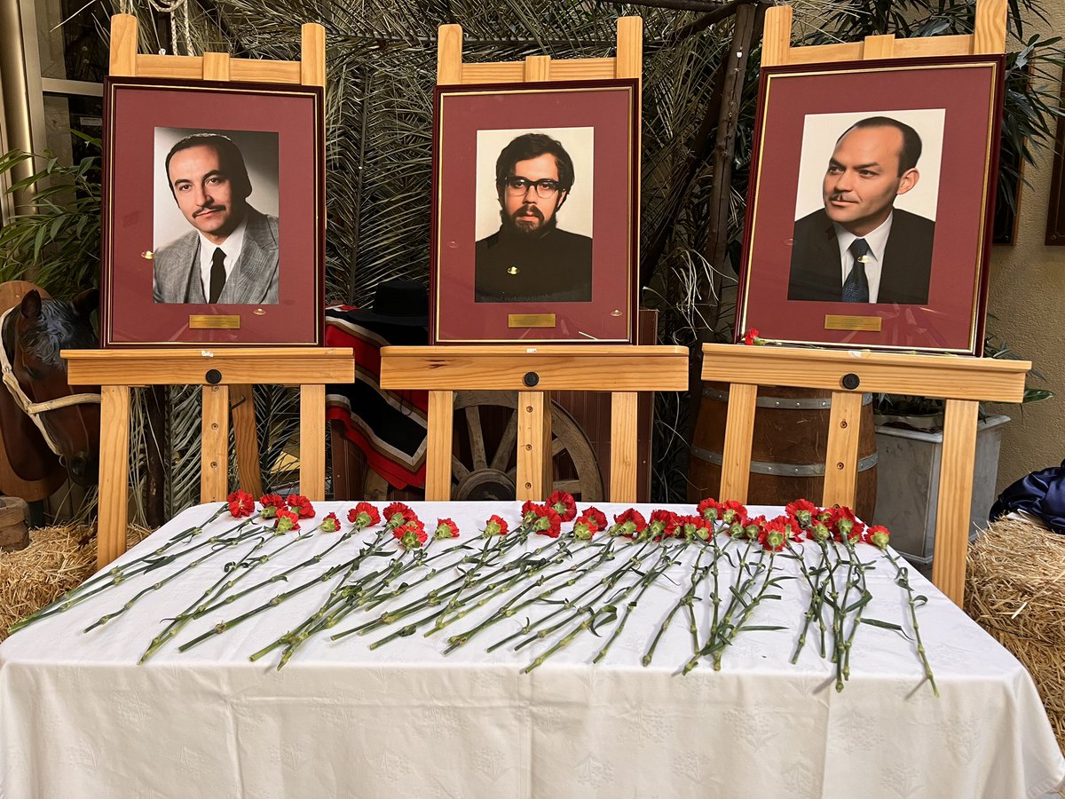 SerranoDaniela_'s tweet photo. La derecha se niega a homenaje a la memoria de las y los detenidos desaparecidos y ejecutados políticos en la cámara. 

Vicente Atencio, Carlos Lorca y Luis Gastón Lobos, fueron diputados en ejercicio asesinados y detenidos desaparecidos durante la dictadura. https://t.co/vmuIFlDony