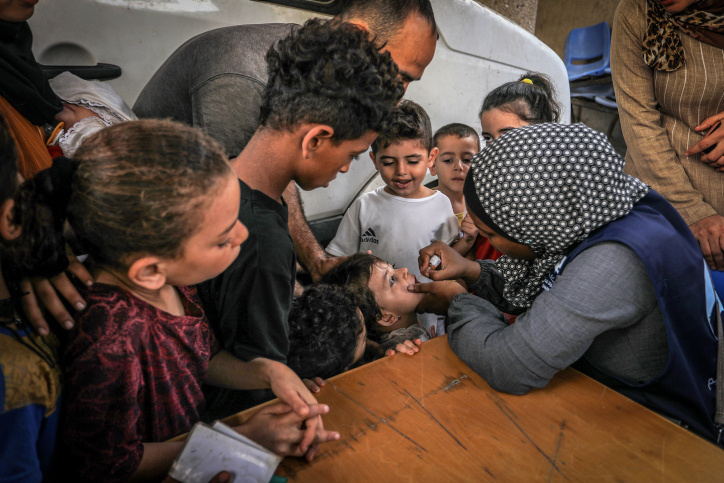 JoopSoesan's tweet photo. Na negen maanden vruchteloos zoeken naar bewijs voor een Israëlische ‘genocide’ in Gaza, vraagt Zuid-Afrika het Internationaal Gerechtshof in Den Haag om uitstel voor het presenteren daarvan want ze kunnen geen bewijs vinden  https://t.co/G8yrigEZOA https://t.co/vn3JoKPm42