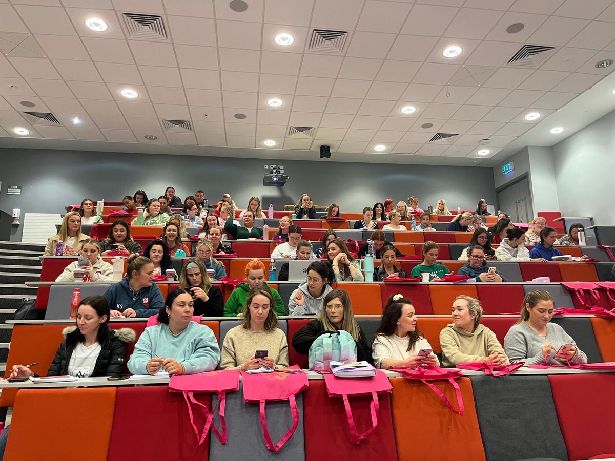 RcmNi's tweet image. Welcome! So lovely to meet the new midwifery students ⁦@QUBSONM⁩ 🌟 #midwivesinthemaking #QUB #September24 ⁦