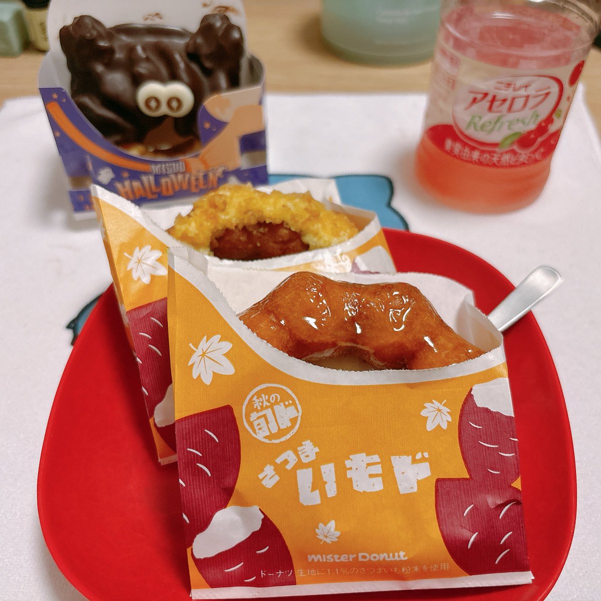 P01NTA_'s tweet photo. やっとこさ、ミスド買えた🥰🥰

フレンチキャット^.ˬ.^
ねこ耳付いとってかわいい〜♡ https://t.co/foQHZDZAms