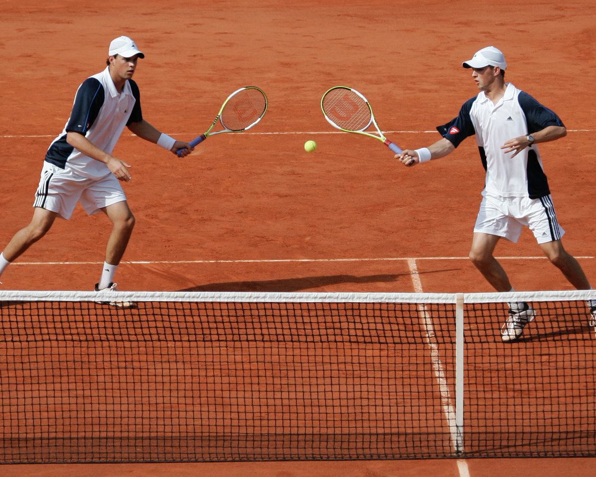 TennisHalloFame's tweet photo. Tomorrow is the LAST day to lock in your #ITHFVote! 🚨
If you want to see the Bryan Brothers, the winningest doubles team in history, take their place in the Hall of Fame place your vote at the link below👇
https://t.co/g5rHn2wjms https://t.co/kKJ0GdhtpG
