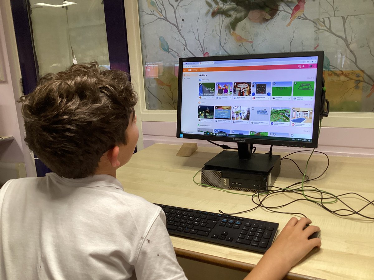 MissMoon tweet media