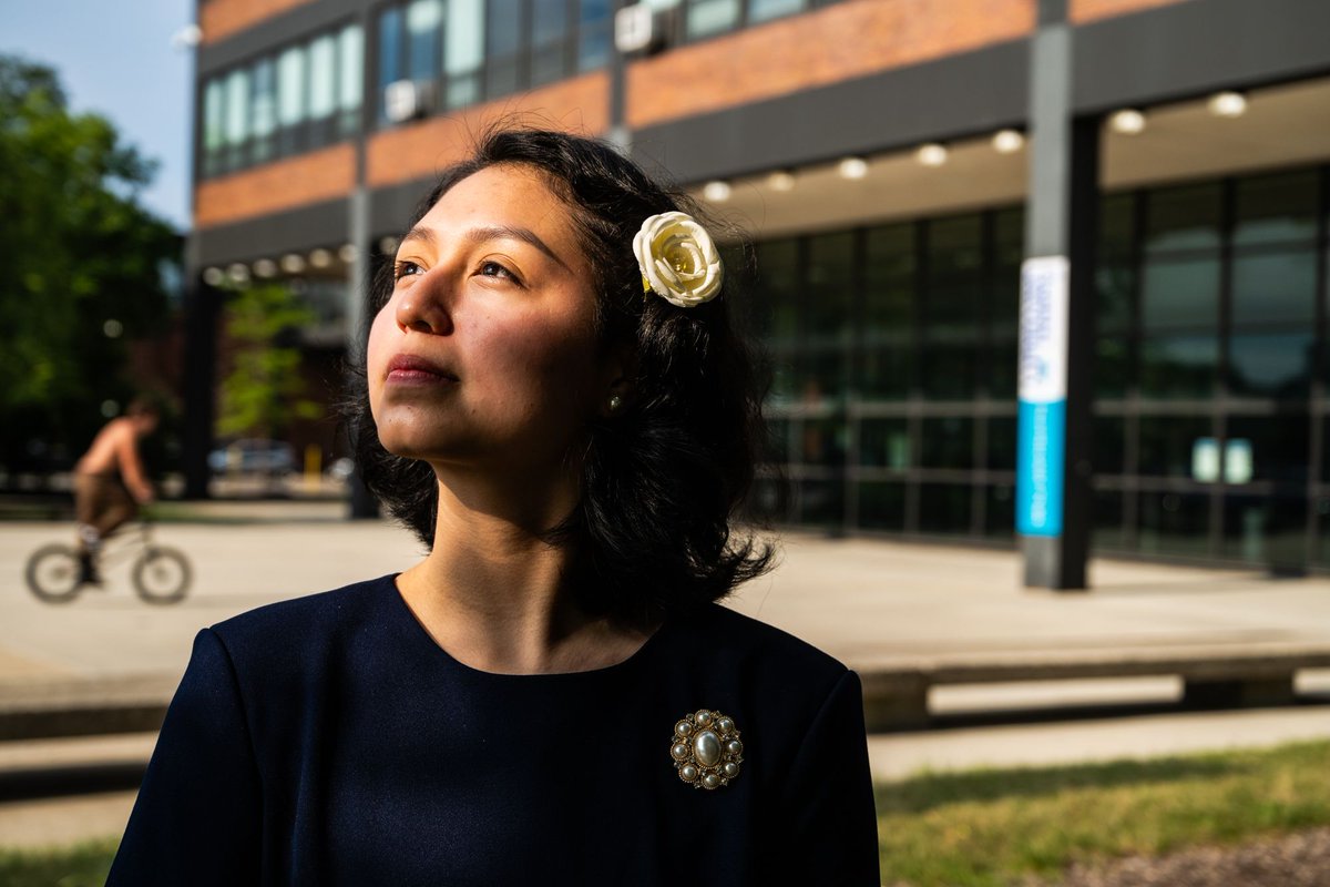 With no chemistry teacher, a 15-year-old Chicago student took over teaching her own class at a Humboldt Park high school.

"They forgot about us." buff.ly/3zhI7r7