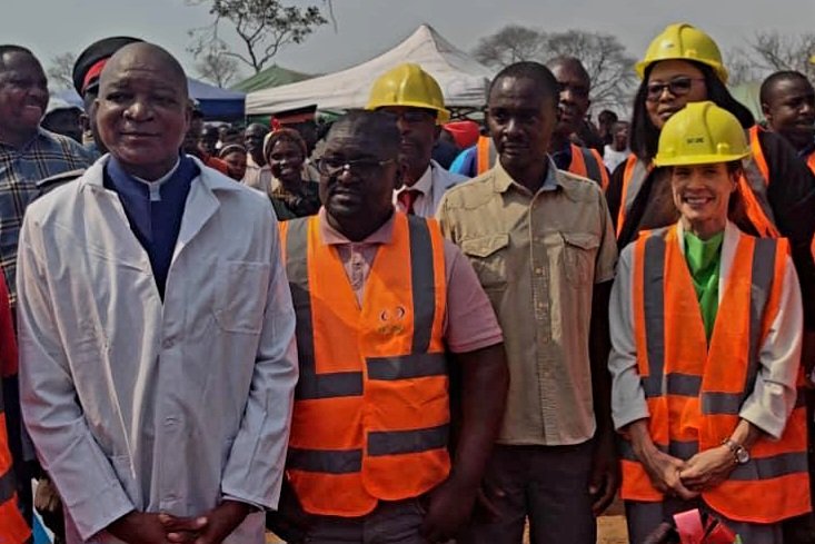 Acting Development Director <a href="/BerniSmith5/">Berni Smith</a> yesterday witnessed groundbreaking of a new 🇬🇧 supported <a href="/PEASchools/">PEAS (Promoting Equality in African Schools)</a> school in Chirundu. 

🇬🇧 proud supporter of girl's education globally. In 🇿🇲, we are working in partnership with <a href="/Medu_Zambia/">Ministry of Education- Zambia</a> to ensure more girls access quality educ.