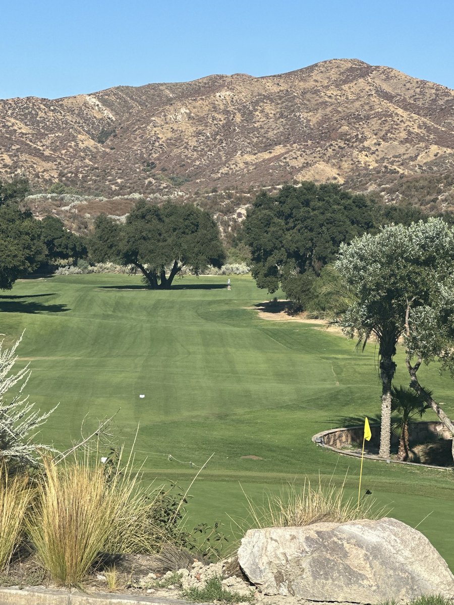 SlowTheGame's tweet image. Sheesh @arcisgolf 50 dollar green fee course on the left 1k a month oaks club on the right something looks a little off no?

#slowthegame