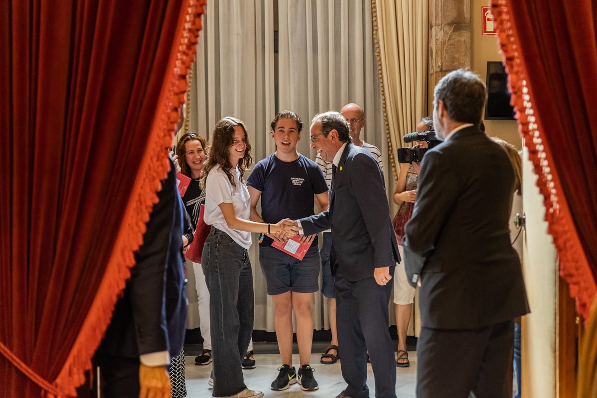 Parlament de Catalunya tweet media