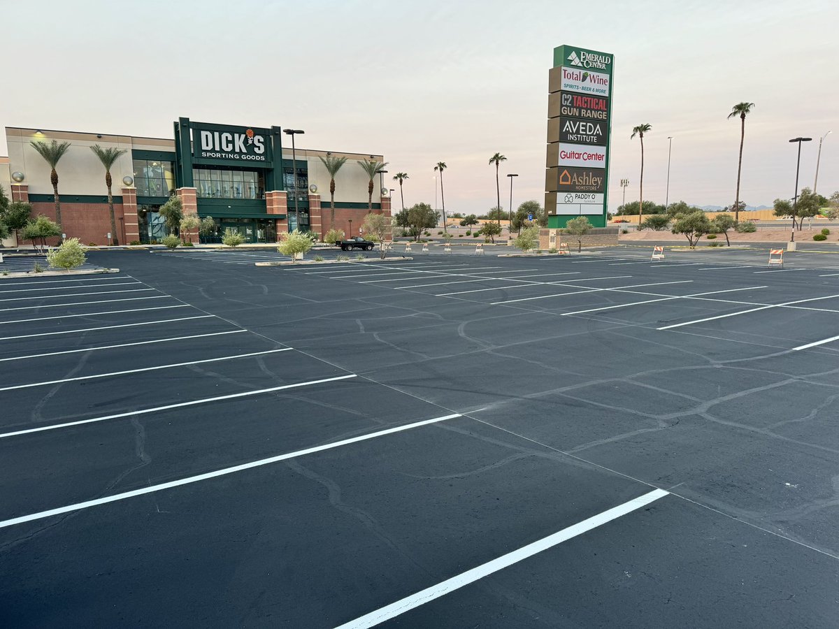 AZasphalt's tweet photo. The start of the fall #Sealcoat season. Kicking it off with 600 gallons #Crackseal 4,000 gallons of #PMM and 2,000 gallons of #LiquidRoad which is being squeegeed on for the first coat in the rough areas. 
#Sealmaster #Sealer #performancepavingaz https://t.co/SFJzwqnAMM