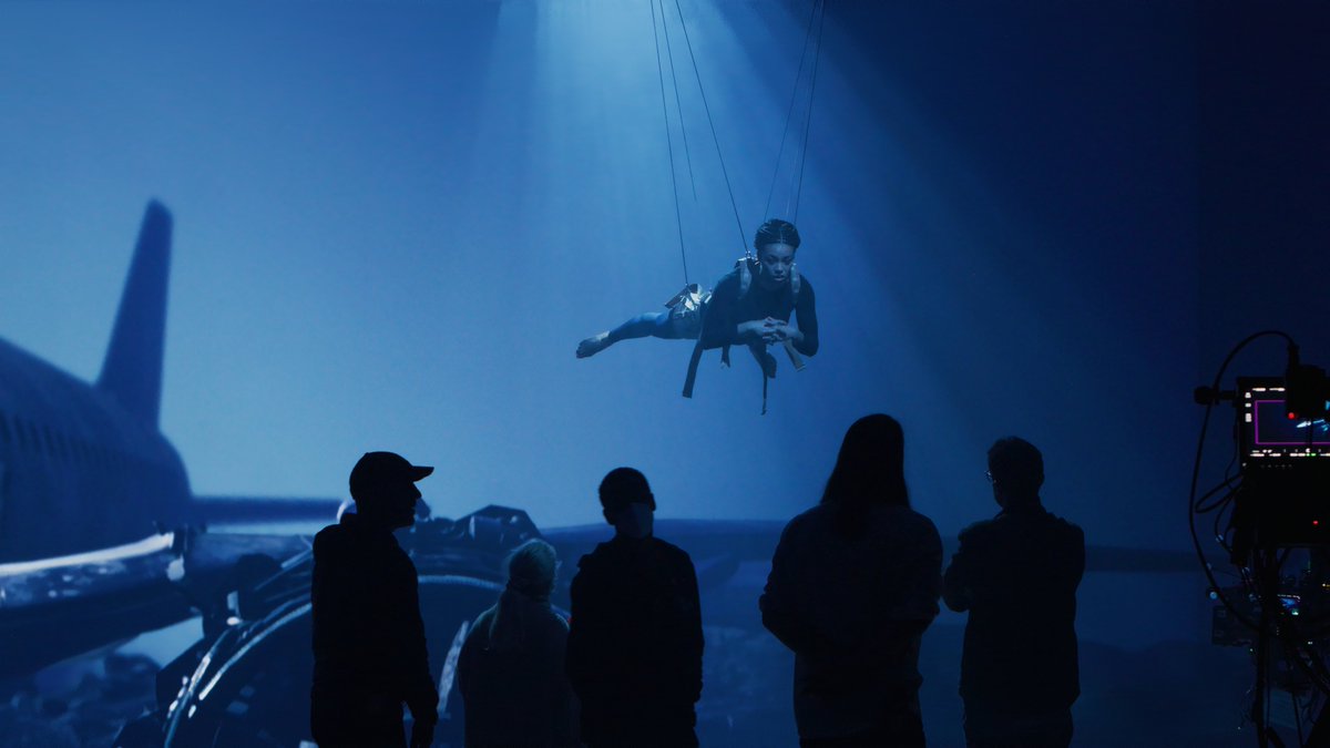 dimensionstudio's tweet photo. Q: How do you film a plane sinking in the Pacific Ocean, without actually diving in? 🤿
A: With a team of #realtime artists and an #LEDvolume.
Read how Dimension & @DNEG 360 provided #visualisation and #virtualproduction for #NoWayUp
👉📖https://t.co/BVGwj7MHPO
@post_magazine https://t.co/lMNYocj8MD