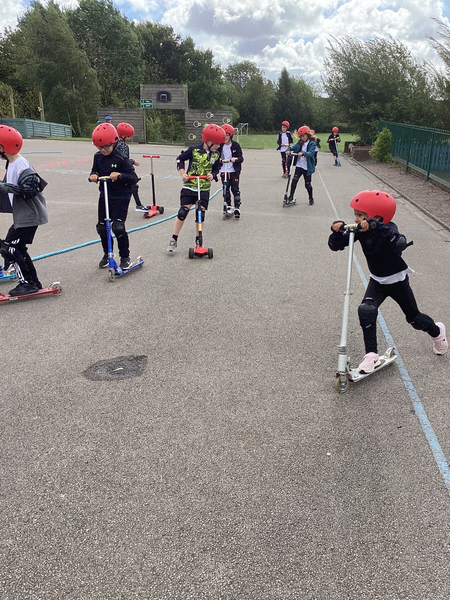 staidansbYear4's tweet photo. Year 4 enjoyed a scoot fit session in PE 🛴@Staidansb @MrsF_staidansb @StaidansbSMoore https://t.co/hyum4KBPJO