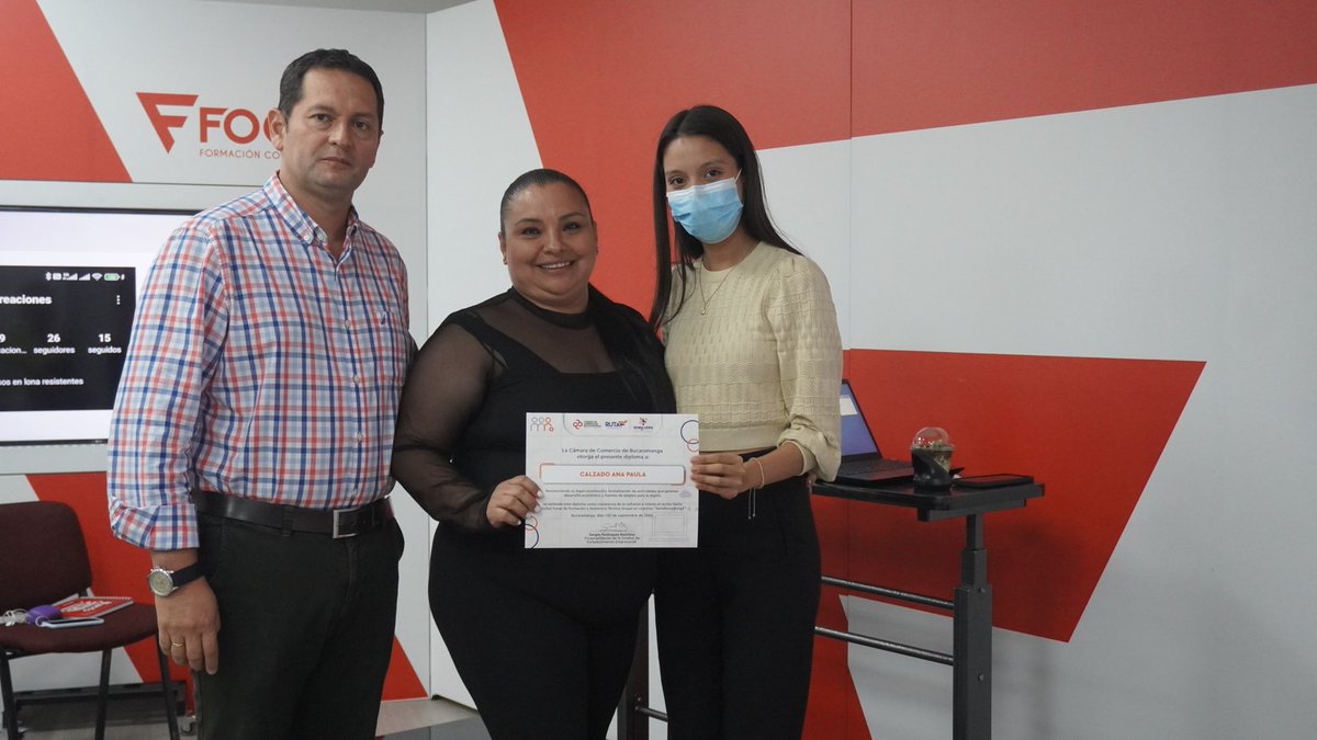CCBucaramanga's tweet photo. ¡El programa Semilleros Ruta F celebra su 7ª cohorte! 🎓 

#Hoy graduamos a 28 empresarios que, gracias a su reciente vinculación con la #CCB, accederán a la amplia oferta institucional de programas📚 y capaciones especializadas de nuestra Estrategia de Fortalecimiento Empresarial. 🚀

En los últimos 8 meses, más de 200 empresarios🙋🏻‍♂️🙋🏻‍♀️🙋🏻‍♂️ han sido beneficiados con este programa, recibiendo 6️⃣ horas de acompañamiento personalizado por expertos en marketing digital, costos y estrategia comercial. ¡Seguimos impulsando el crecimiento y desarrollo de nuestros emprendedores! 💼💡