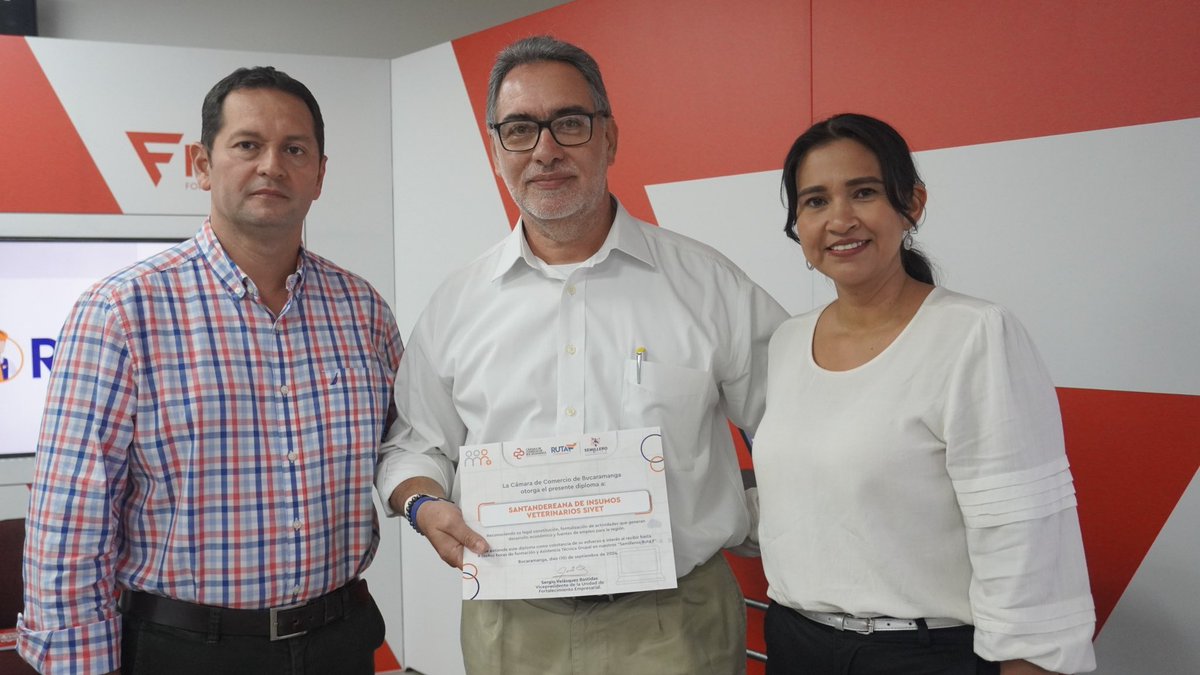 CCBucaramanga's tweet photo. ¡El programa Semilleros Ruta F celebra su 7ª cohorte! 🎓 

#Hoy graduamos a 28 empresarios que, gracias a su reciente vinculación con la #CCB, accederán a la amplia oferta institucional de programas📚 y capaciones especializadas de nuestra Estrategia de Fortalecimiento Empresarial. 🚀

En los últimos 8 meses, más de 200 empresarios🙋🏻‍♂️🙋🏻‍♀️🙋🏻‍♂️ han sido beneficiados con este programa, recibiendo 6️⃣ horas de acompañamiento personalizado por expertos en marketing digital, costos y estrategia comercial. ¡Seguimos impulsando el crecimiento y desarrollo de nuestros emprendedores! 💼💡