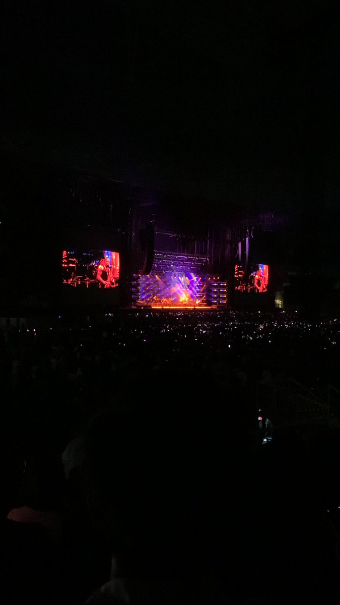 fynthakidd's tweet photo. LOLLL...y'all spend so much for this lil stage?😭 https://t.co/MeXx9sA934