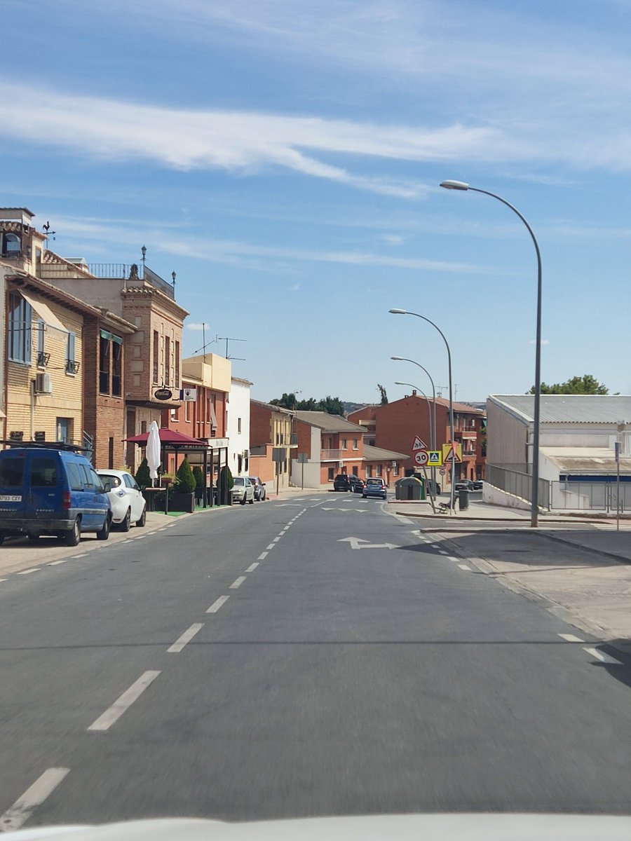 alvaroblag's tweet photo. En #Azucaica están talando varios de los pocos árboles que tenemos en el #barrio para arreglar el cauce del río. Calles enteras sin un solo árbol y el Ayto. de #Toledo aprueba obras que implican talas... ¿ @cvelazquezromo
@ToledoAyto, para cuando árboles en el barrio?
@AzucaicaV https://t.co/9d7IIgmitr