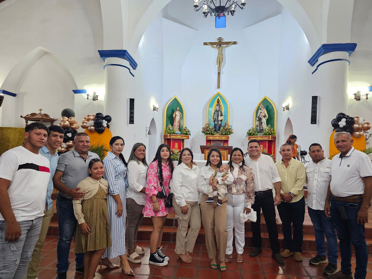 Desde Pedregal, en las vísperas de sus fiestas, en la iglesia San Nicolás de Tolentino, bautizamos a mi ahijado Geomar David. Abundantes bendiciones para él y para mis nuevos compadres. Que la Santísima Trinidad los bendiga.