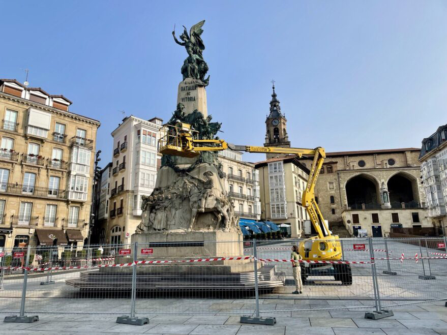 AlkiventVitoria's tweet photo. Vallas y cerramientos #Alkivent para proteger monumento a la Batalla de Vitoria durante su restauración.
#alquilerdemaquinaria #alquilermaquinariavitoria #cerramientos #vallas #vitoriagasteiz https://t.co/VJCpbk0RE7