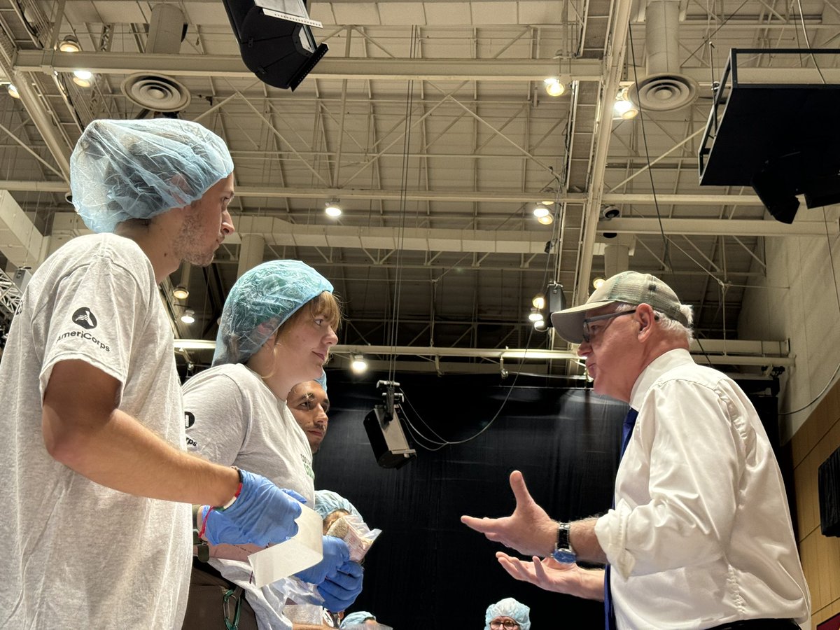 Walz helps volunteers pack meals for 9/11 National Day of Service at Roy Wilkins Auditorium in St. Paul. It’s his first public gubernatorial appearance since becoming the Democratic vice presidential candidate.