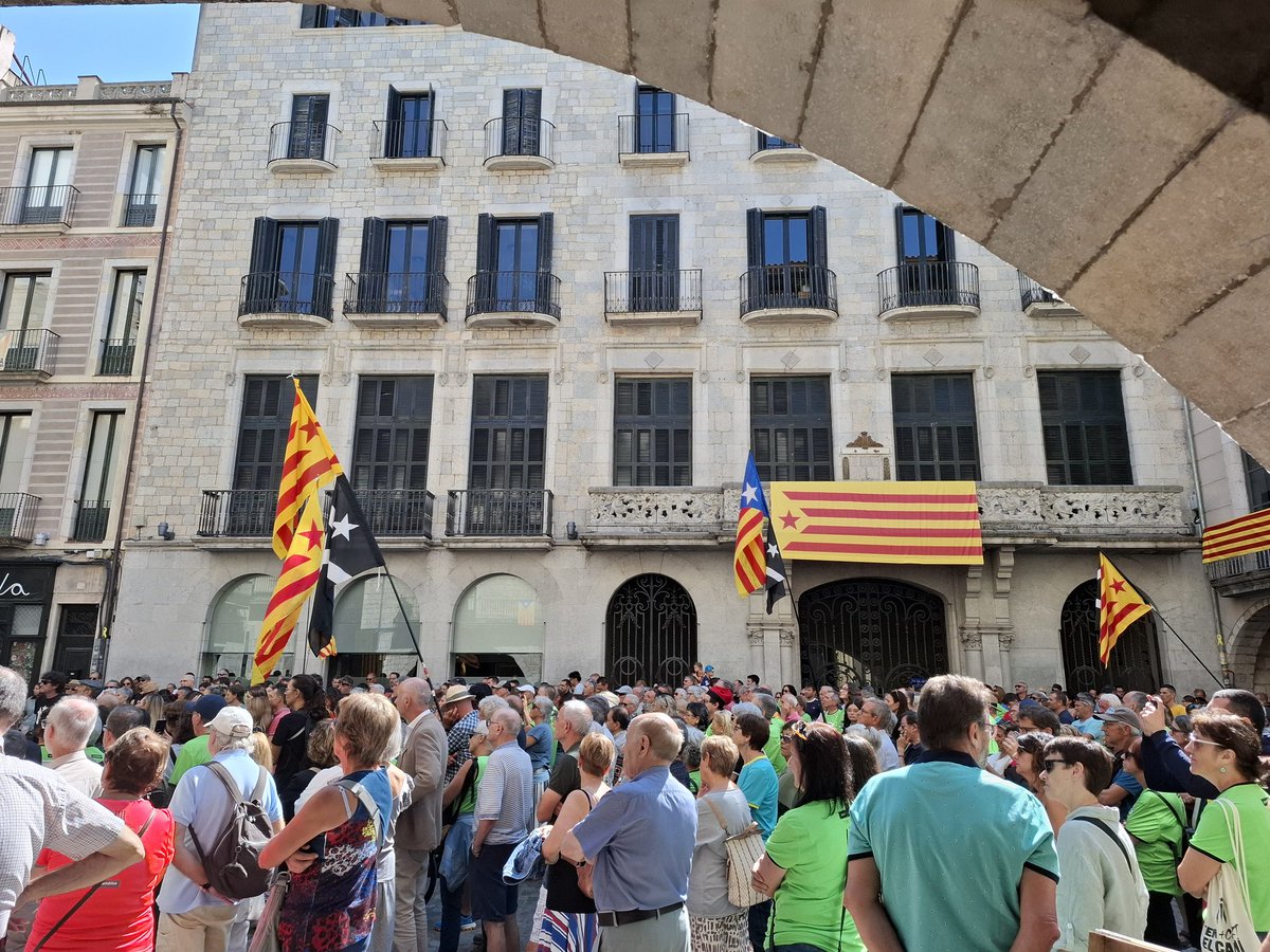 ✊🏼 Avui per la #DiadaNacionalDeCatalunya les companyes de la <a href="/CUPQuart/">CUP Quart - Som Poble</a> hem assistit a l'acte polític de la <a href="/CUPNordOriental/">CUP Comarques Gironines</a> i a la manifestació unitària organitzada per <a href="/assemblea/">Assemblea Nacional Catalana</a>, <a href="/omnium/">Òmnium Cultural</a> i <a href="/LaIntersindical/">LA INTERSINDICAL</a> a #Girona