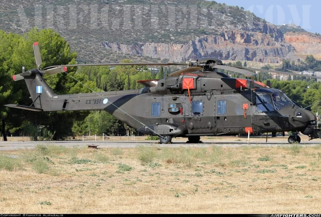 Stam_A337's tweet image. 🇬🇷 Hellenic Army
AH-64A+ Apache
NH-90TTH
CH-47DG Chinook 
OH-58D Kiowa 
#HellenicArmy #Apache #Chinook #Kiowa #NH90 #AH64A #CH47 #OH58
