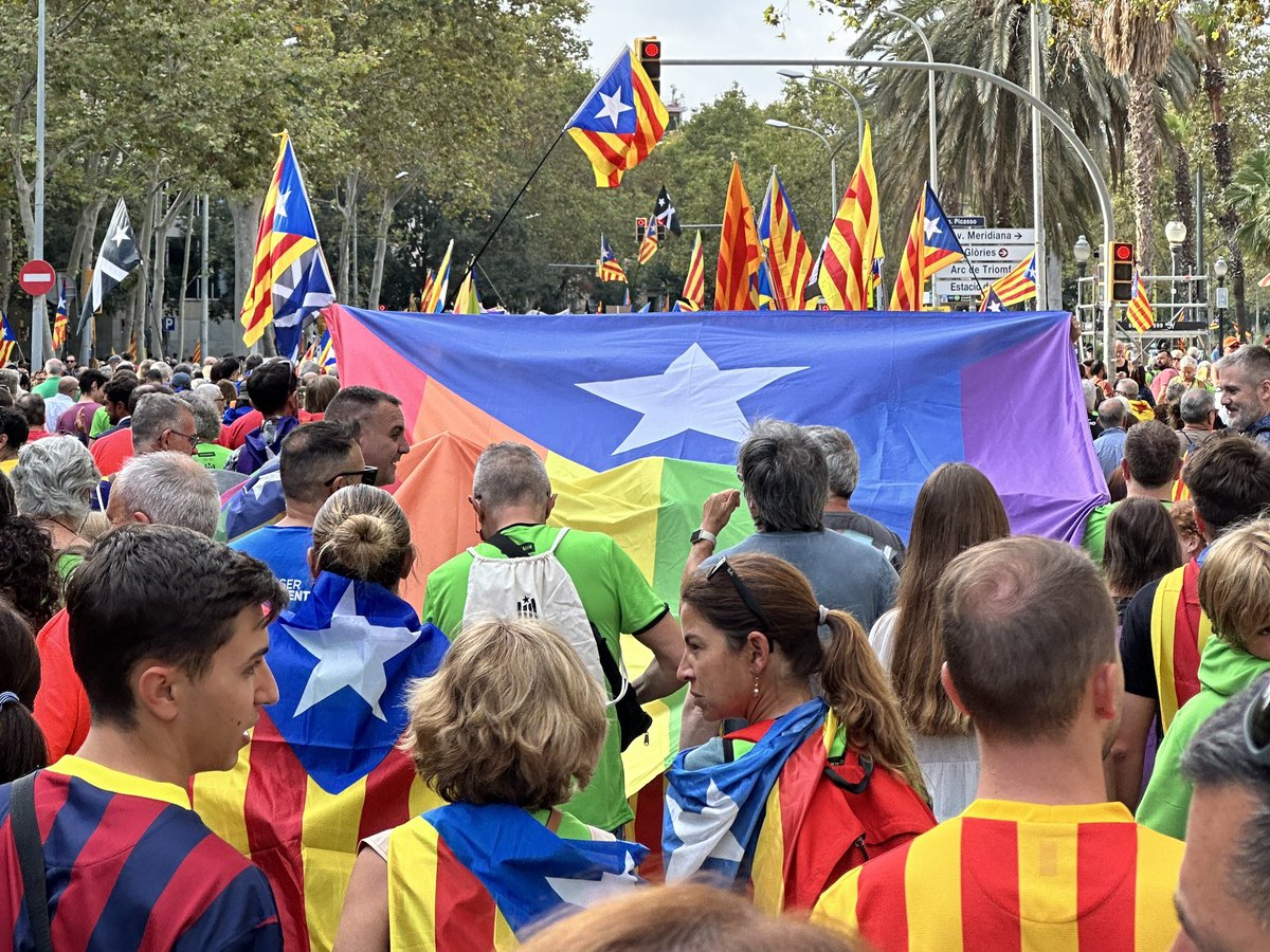 D’un extrem a l’altre del país, aquesta diada hem tornat a sortir al carrer per reclamar la #independencia! 

#11S24 #DiadaNacional