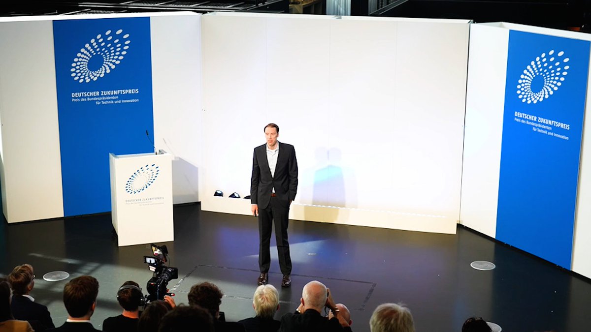 Im Deutschen Museum in München sind am 11. September 2024 die diesjährigen Nominierten für den Deutschen Zukunftspreis vorgestellt worden. Der Preis wird in diesem Jahr zum 28. Mal verliehen. 

#DeutscherZukunftspreis #DeutscherZukunftspreis2024

youtu.be/-jmbJB1Uqjk