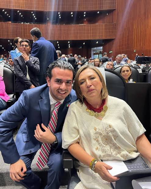 IsaakDuarteII's tweet photo. @LillyTellez Eso no es pueblo, estúpida. Son un montón de porros y vándalos del PRIAN y de Norma Piña.
#NoTeHagasPendeja https://t.co/GKk1JytIOf