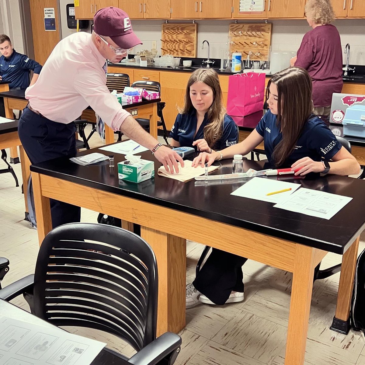 EKU_CHS's tweet image. The MEA Junior Cohort spent their first morning on campus with Dr. Marion, Grabeel, and Professor Hisel in our @ehs_eku department! Thank you to them for their hard work and dedication to our MEA Students! 🔬🧪🥽🧫