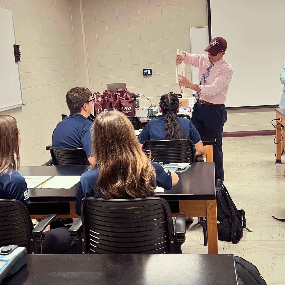 EKU_CHS's tweet image. The MEA Junior Cohort spent their first morning on campus with Dr. Marion, Grabeel, and Professor Hisel in our @ehs_eku department! Thank you to them for their hard work and dedication to our MEA Students! 🔬🧪🥽🧫