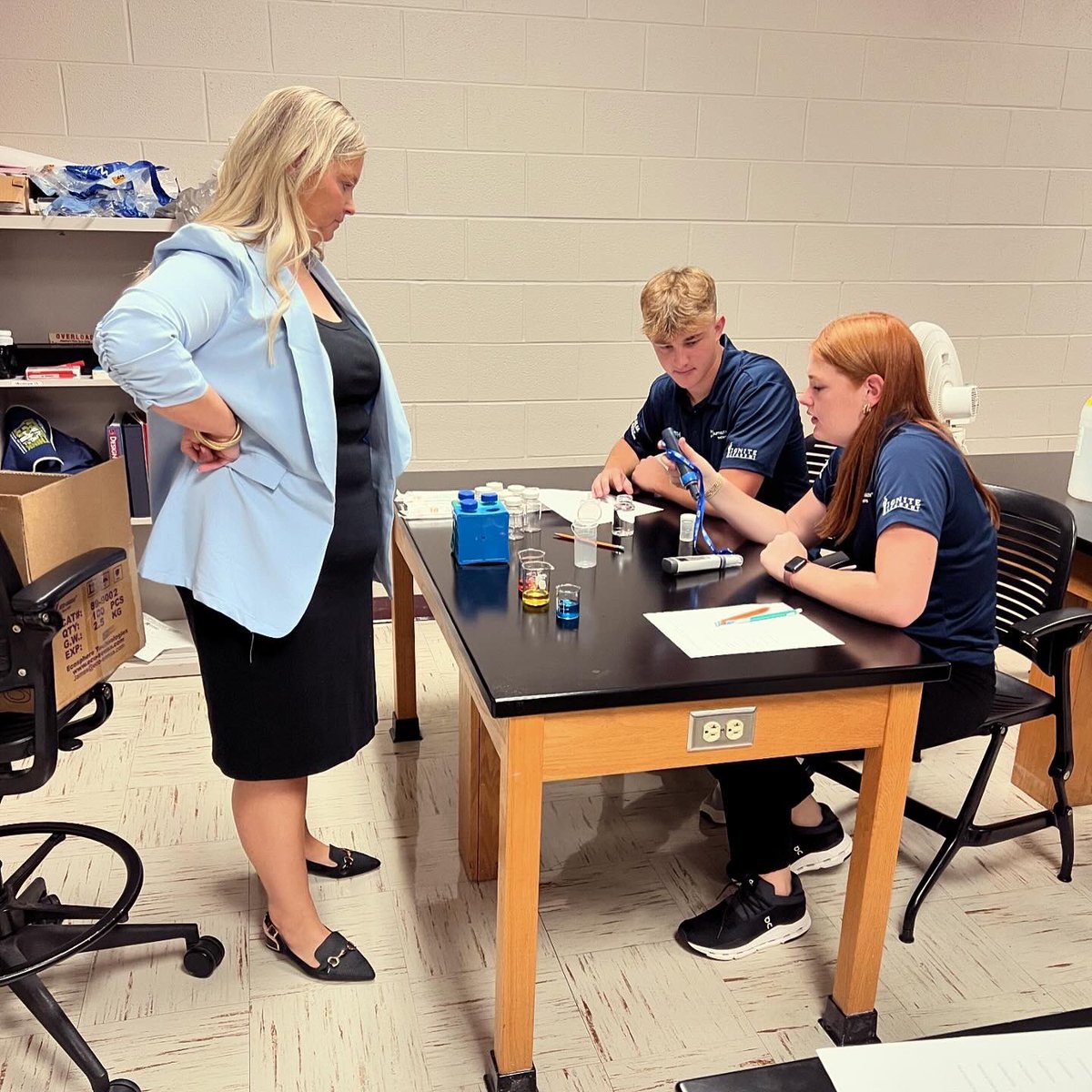 EKU_CHS's tweet image. The MEA Junior Cohort spent their first morning on campus with Dr. Marion, Grabeel, and Professor Hisel in our @ehs_eku department! Thank you to them for their hard work and dedication to our MEA Students! 🔬🧪🥽🧫