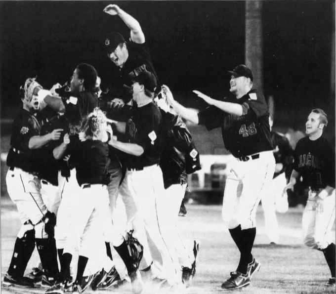 ABDugoutStories's tweet photo. #OTD in 2009: The @CalgaryVipers outlast the Tucson Toros 18-10 to claim their first Golden Baseball League title. The roster included a few familiar faces including @drizzle1818, @MoroDH19 &amp; @jserg12. We're sure they have some stories to tell from that season. #YYC #Baseball ⚾️ https://t.co/Bjs41zeoWc