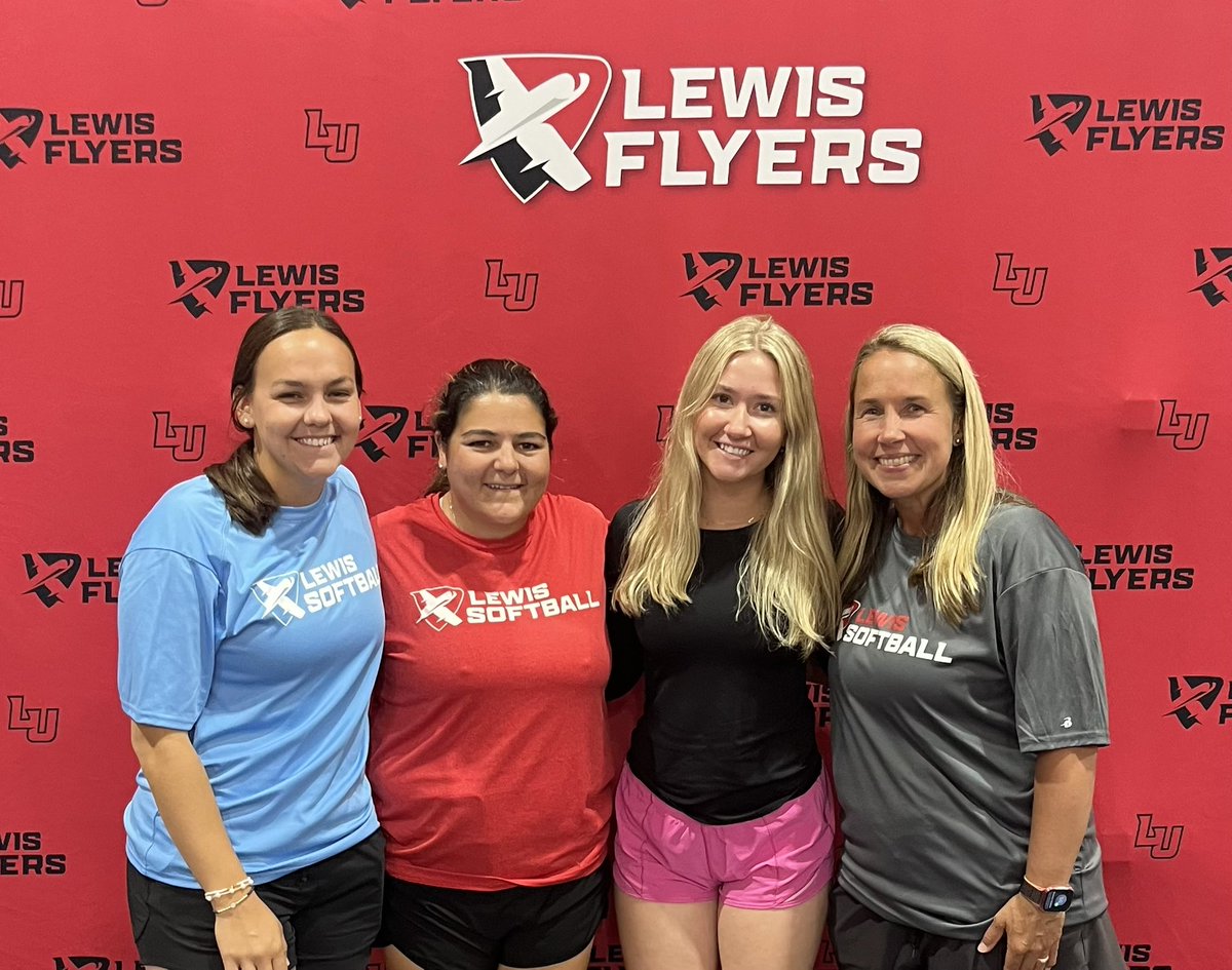 Thank you so much <a href="/LewisSoftball/">Lewis Softball</a> for the visit!! I had a great time learning so much about the program and the campus!! 🥎🥎
