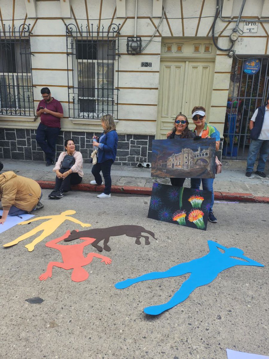 festivalesgt's tweet image. 📢 Artistas, educadores, estudiantes, colectivos y organizaciones se reunen para exigir condiciones dignas para el aprendizaje y enseñanza del arte en la ciudad de Guatemala 🇬🇹
Arte, consciencia y resistencia ❤️‍🔥🎭
#artivismo #guatemala #movilizaciones #educación