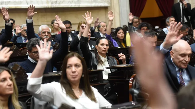 El_vengaK's tweet photo. Quien hubiese pensado que la vidal iba a votar en contra de los abuelitos que tanto la amaron, jajajajaa https://t.co/AREb4JJFaA
