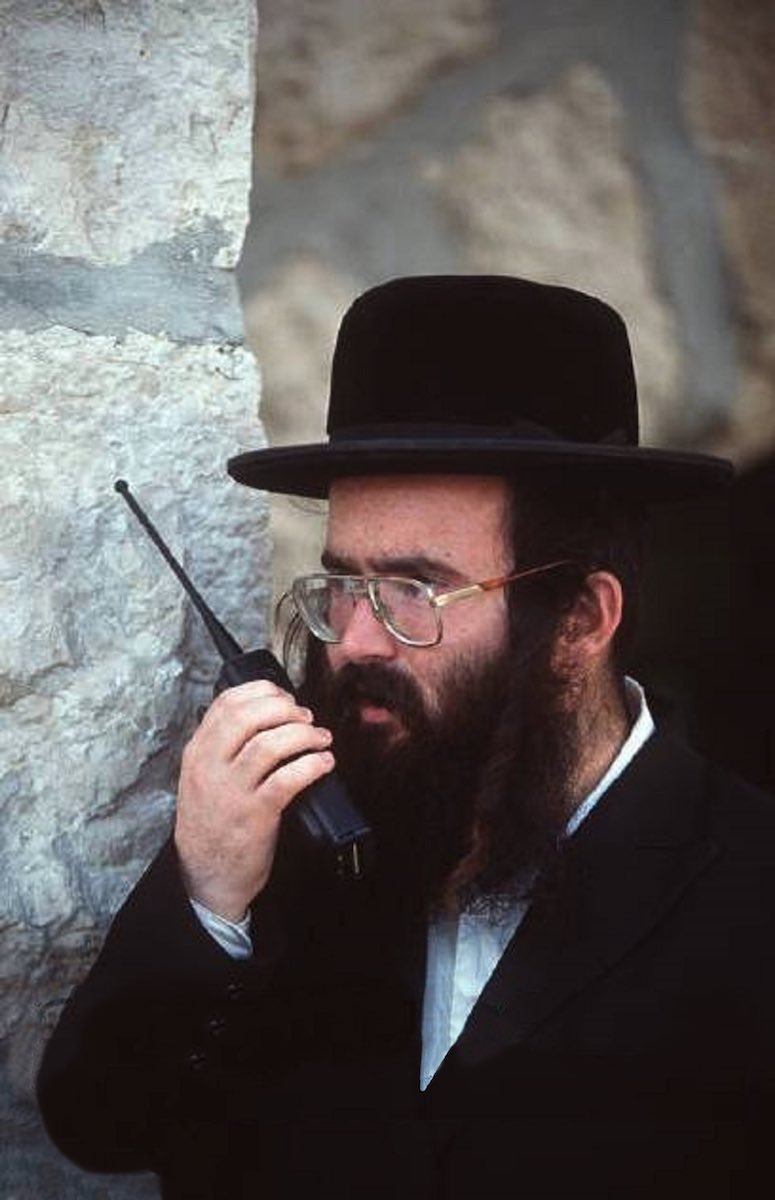 spawn interest from pretty girls as soon as he gets a gf