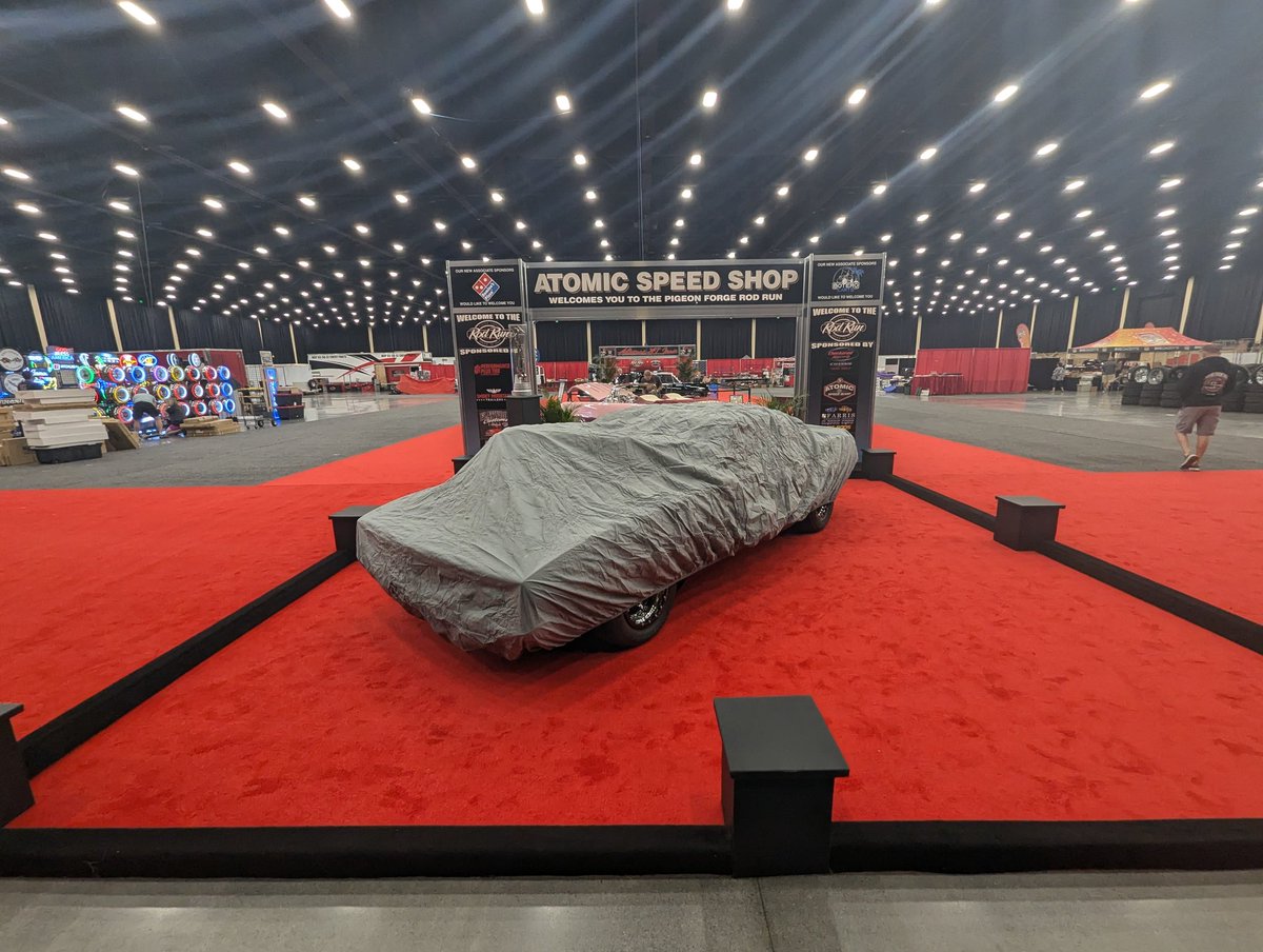 Spaztazim's tweet image. hotrods, horsepower, and the mountains— where my car people at? #pigeonforge #rodrun #fallrodrun2024