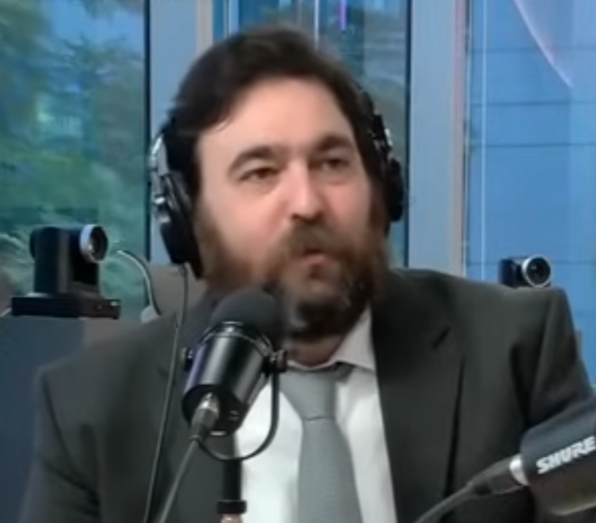 eratier_'s tweet photo. El gordo barbudo #Nicolas llama #nazi a partidos politicos del mundo que son #soberanistas 
@eldestapeweb ES GLOBALISTA CORPORATIVO c/ todos los MEDIOS DE COMUNICACION #GLOBALES 
"son nazis" los q estan en contra de la globalizacion defiende a #genocidas #EEUU #Europa #Israel https://t.co/Hi717PyF36
