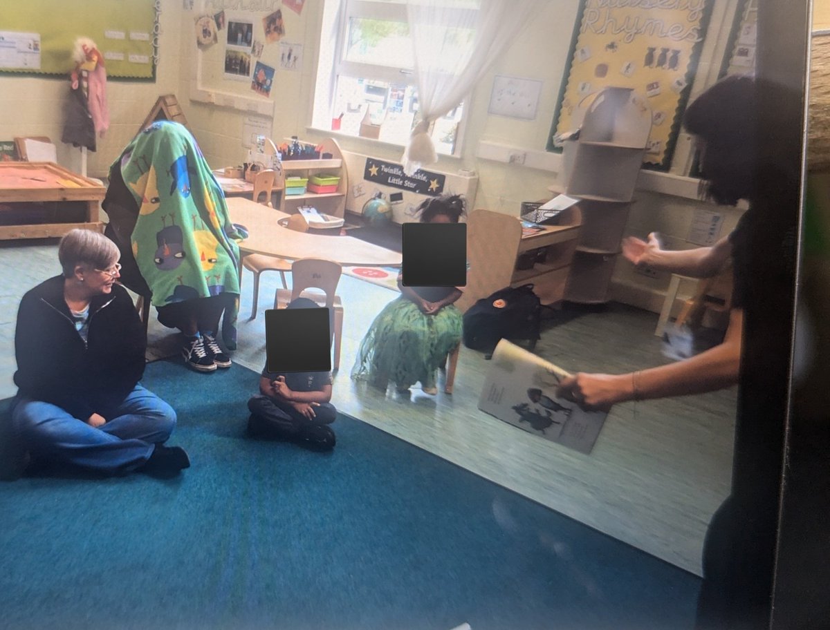 Hillyfield_E17's tweet image. It's Lottie!!!!!!!!!! Starting the week with a wonderful story from the amazing Lottie! @MagicBoxE17 #nurseryhill #rileyclass